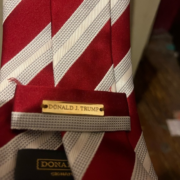 Donald Trump Red and White Tie - Picture 3 of 6